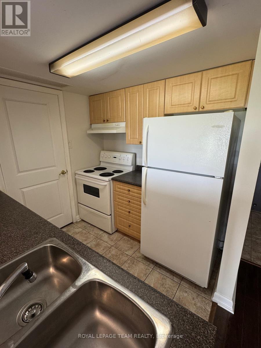 Photo 9 of 7 J 310 Central Park Drive, Ottawa ON