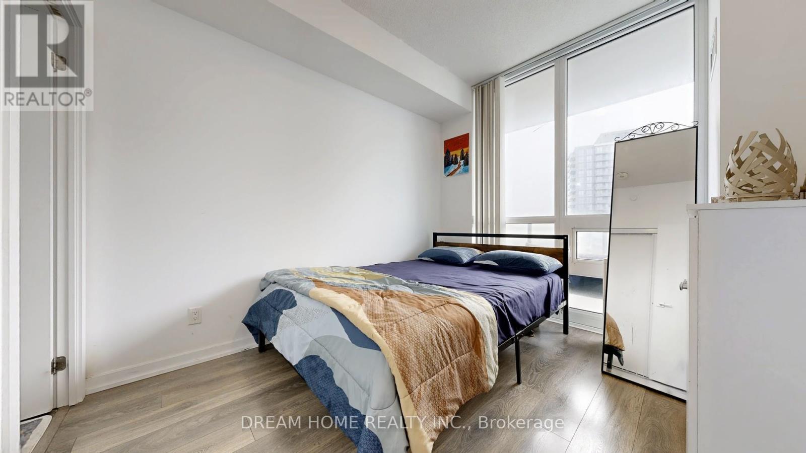 Photo 4 of 2303 56 Forest Manor Road, Toronto ON