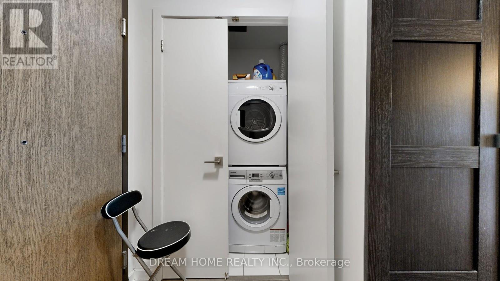 Photo 2 of 2303 56 Forest Manor Road, Toronto ON