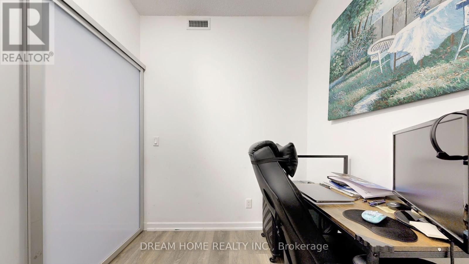 Photo 5 of 2303 56 Forest Manor Road, Toronto ON