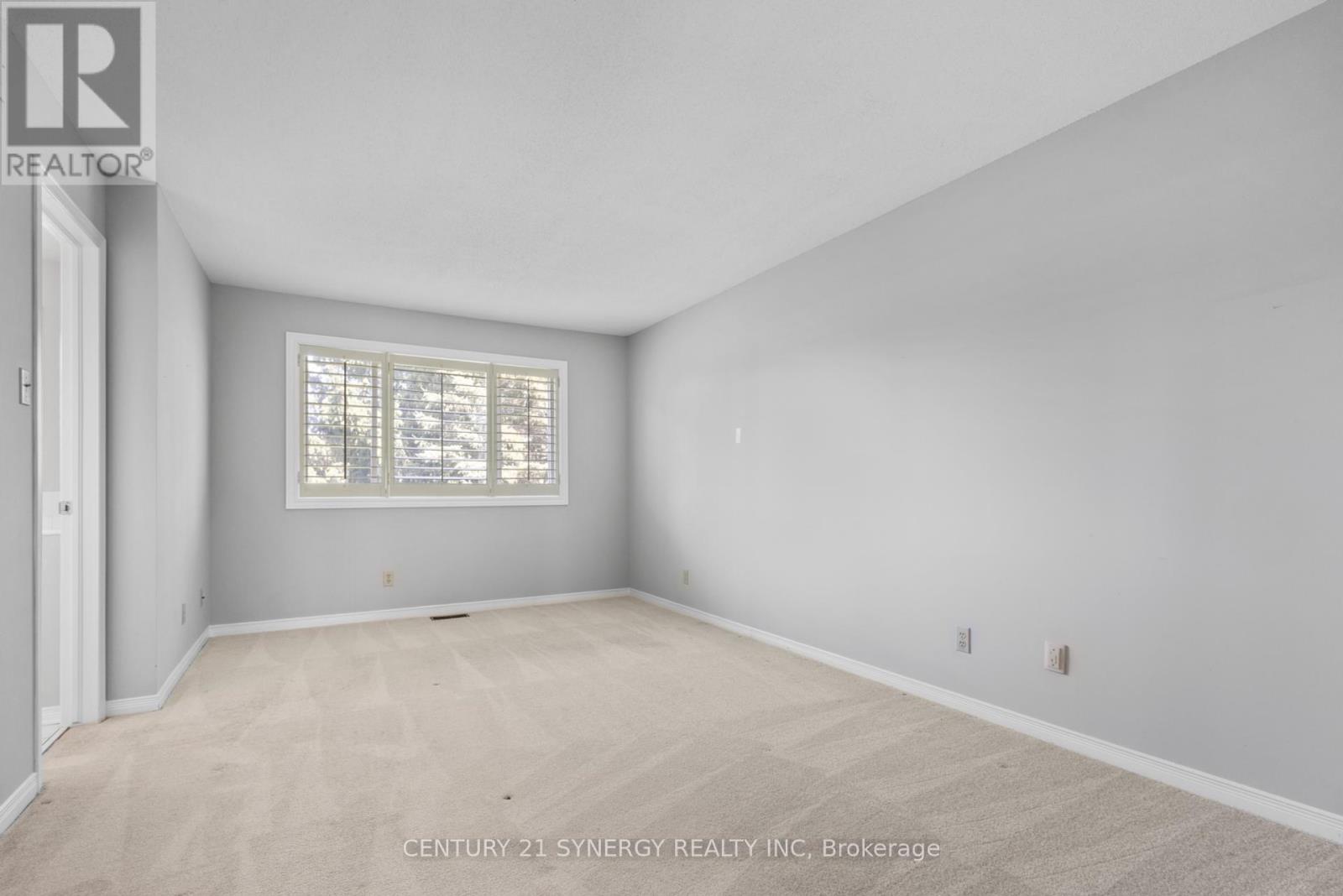 Photo 11 of 62 Stonebriar Drive, Ottawa ON