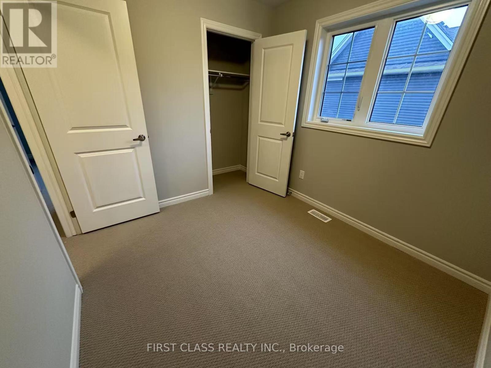 Photo 23 of 279 Springfield Crescent, Clearview ON