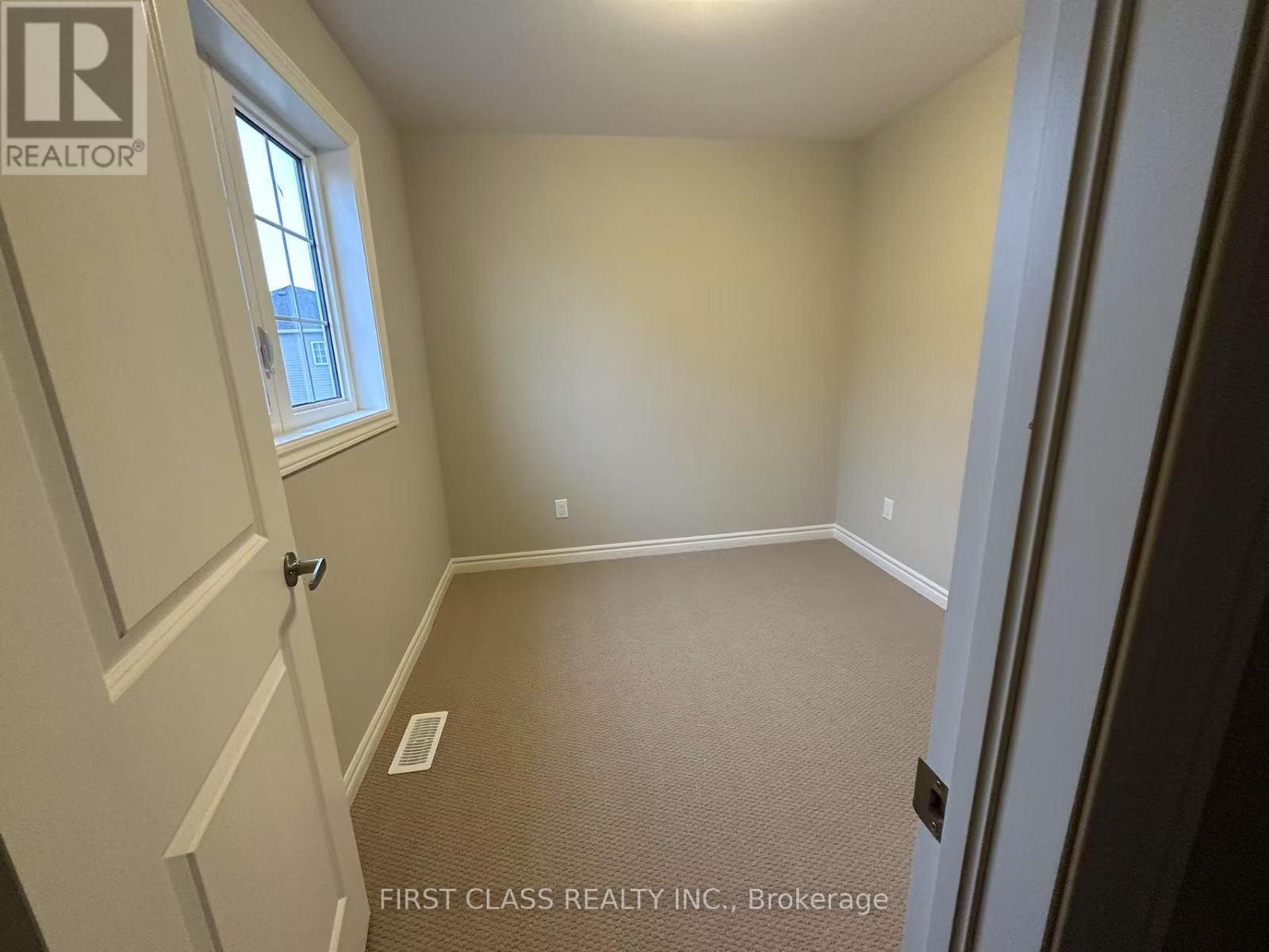 Photo 1 of 279 Springfield Crescent, Clearview ON