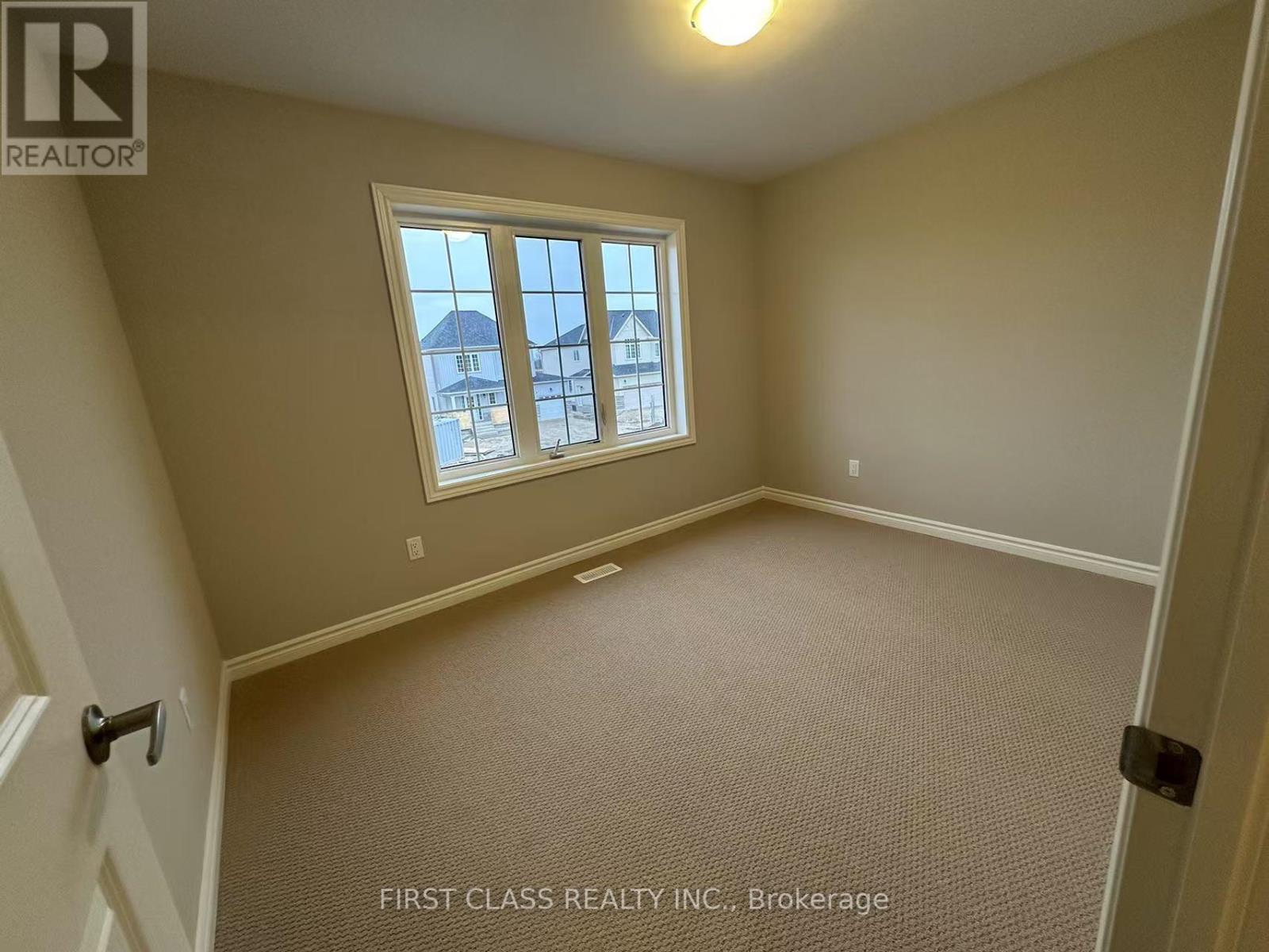 Photo 26 of 279 Springfield Crescent, Clearview ON