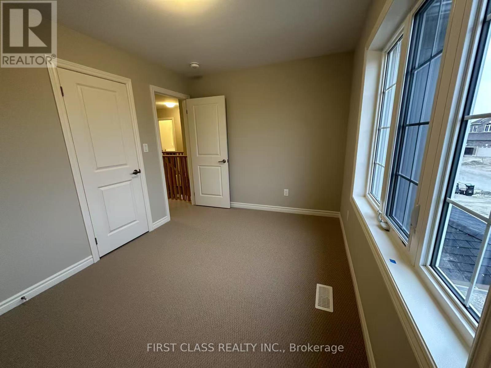 Photo 11 of 279 Springfield Crescent, Clearview ON