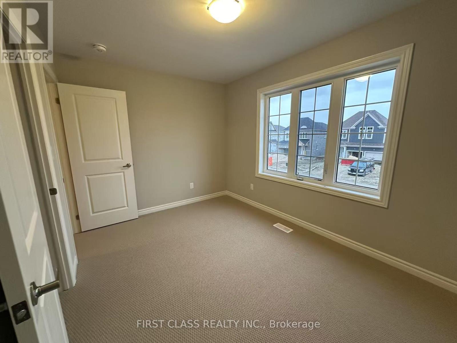Photo 5 of 279 Springfield Crescent, Clearview ON