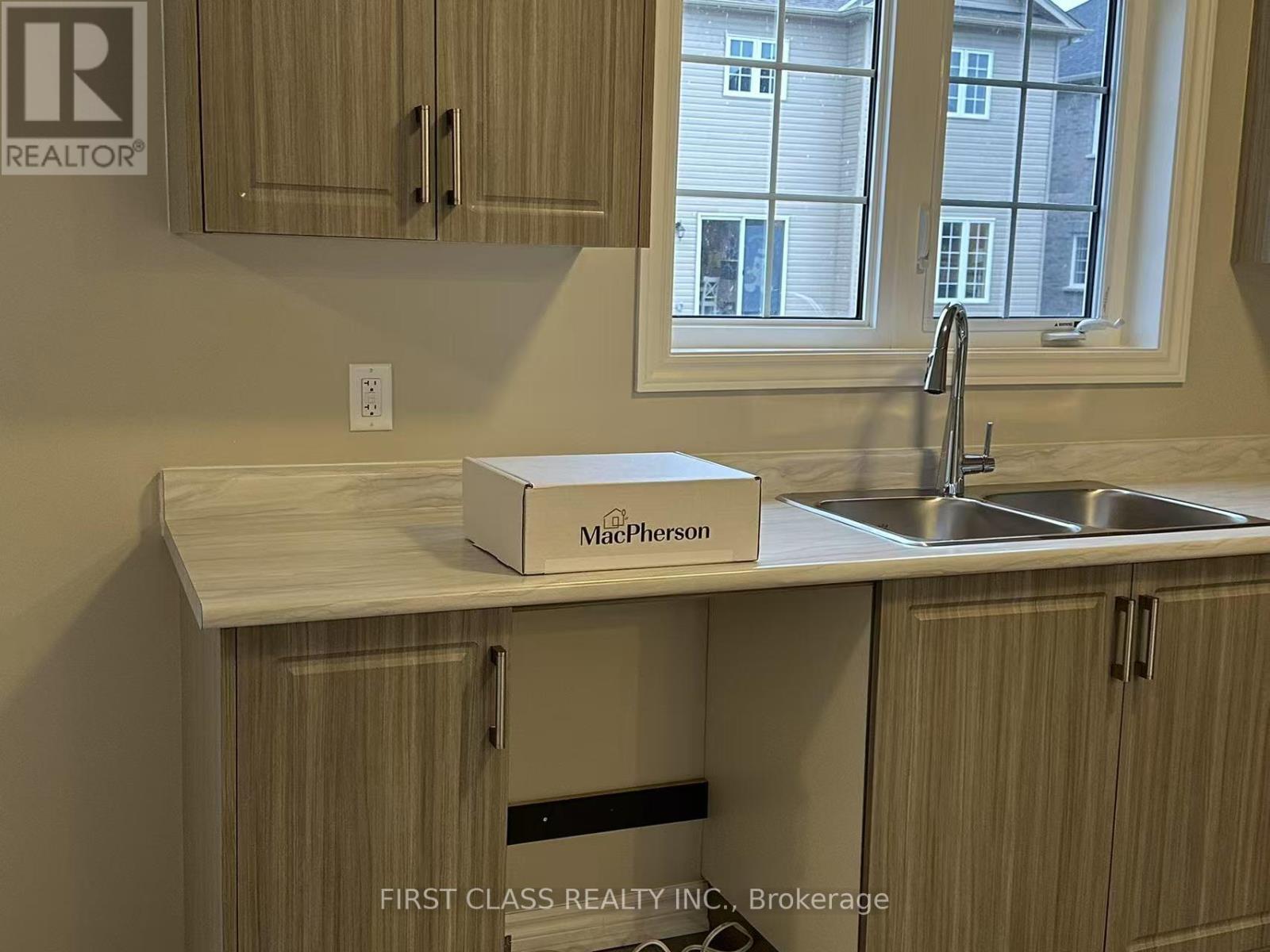 Photo 16 of 279 Springfield Crescent, Clearview ON