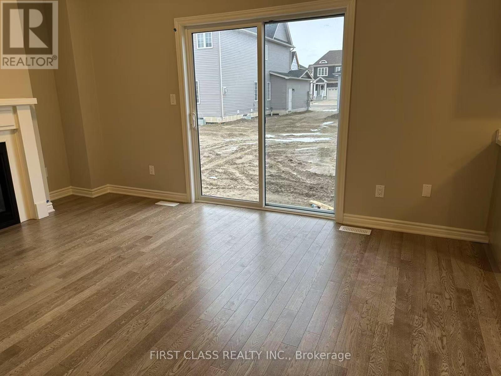 Photo 33 of 279 Springfield Crescent, Clearview ON