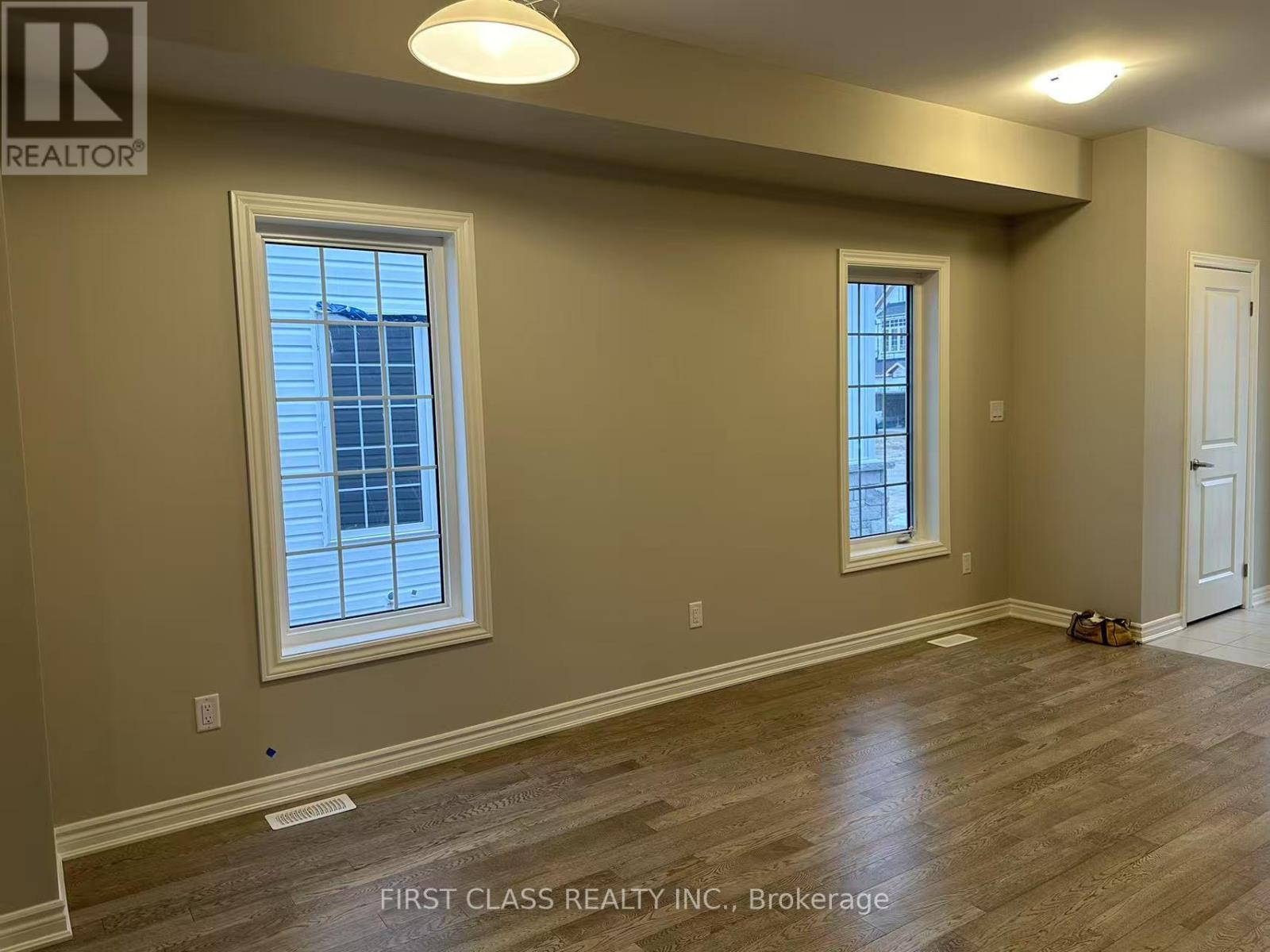 Photo 20 of 279 Springfield Crescent, Clearview ON
