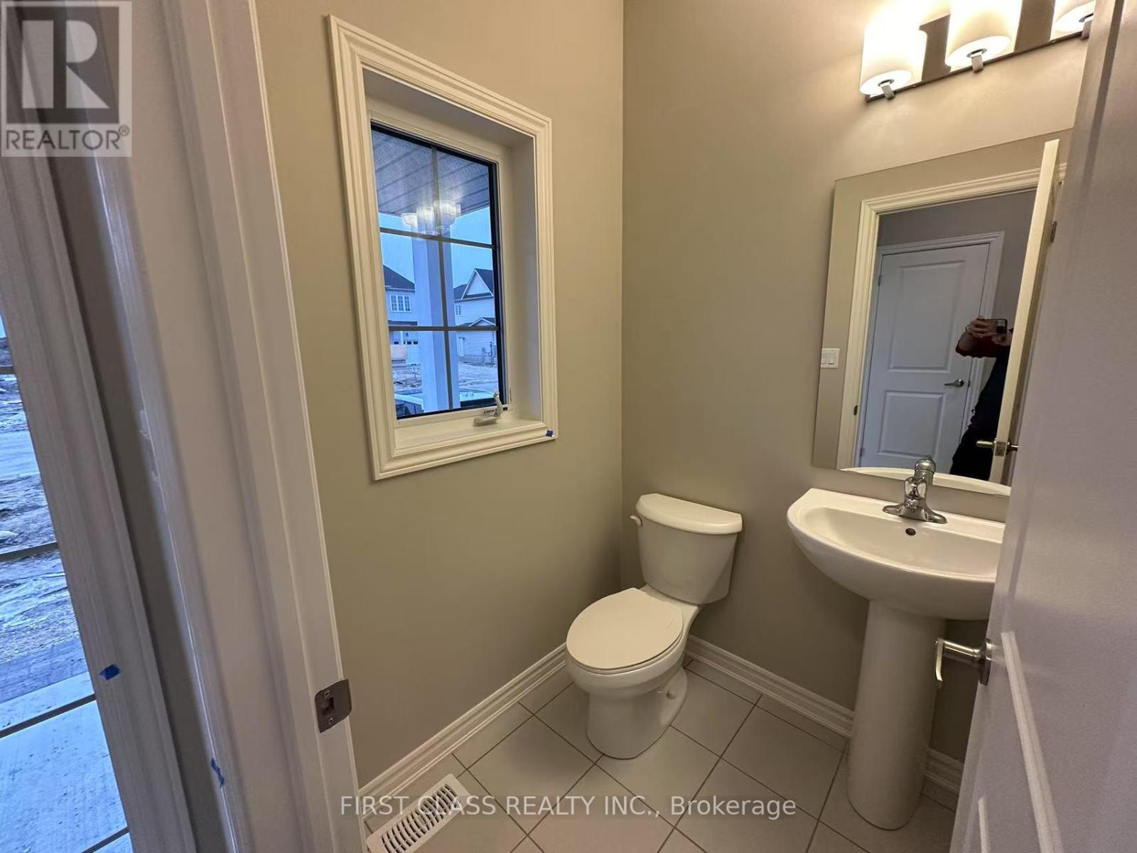 Photo 31 of 279 Springfield Crescent, Clearview ON