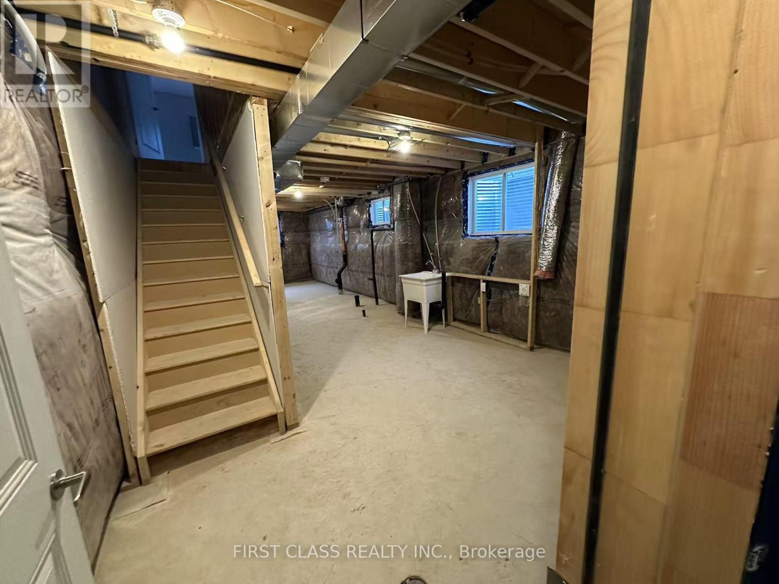 Photo 40 of 279 Springfield Crescent, Clearview ON