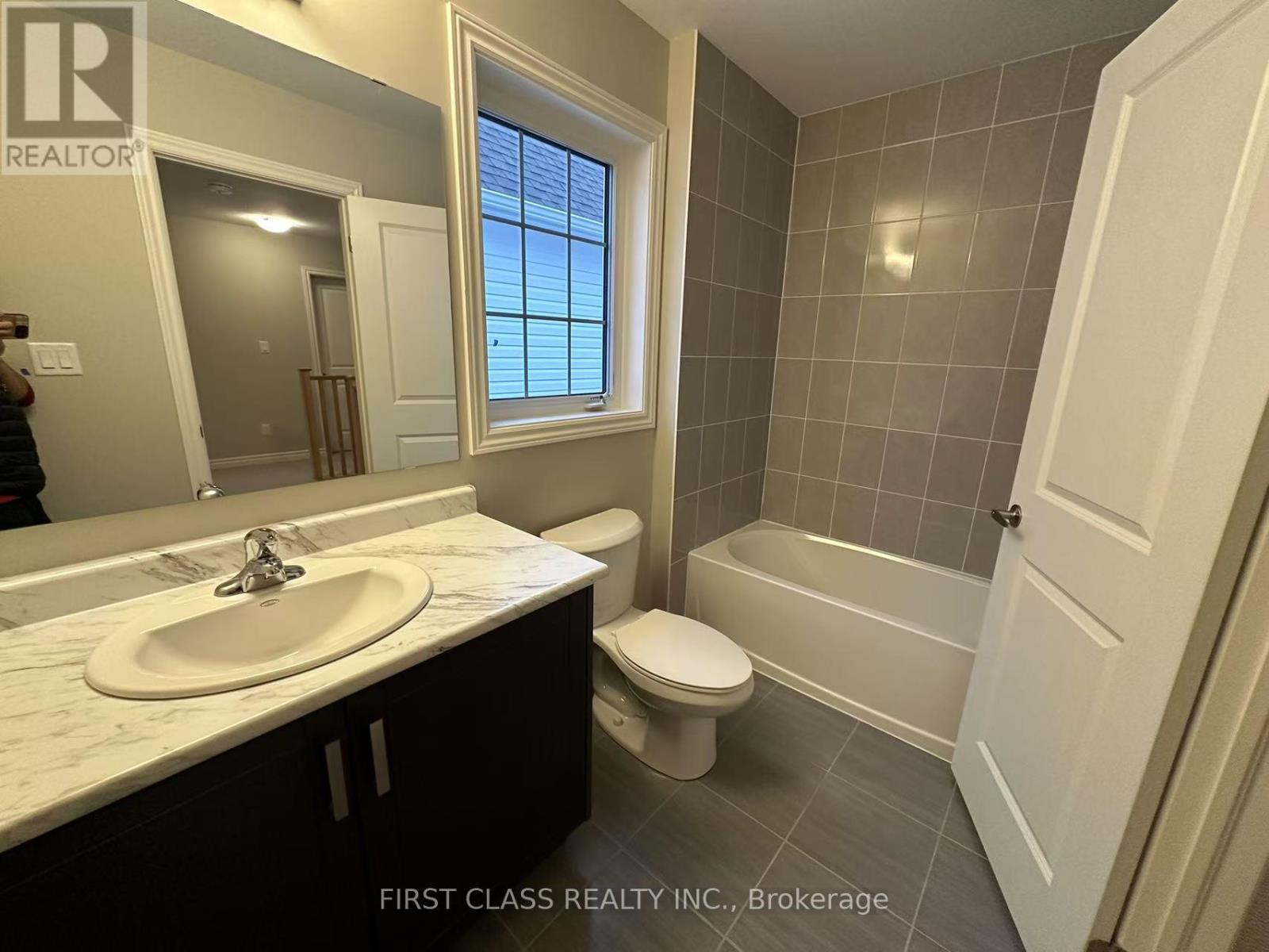 Photo 42 of 279 Springfield Crescent, Clearview ON
