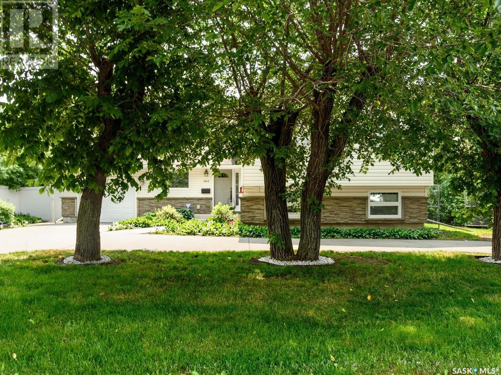 Photo 26 of 1617 6th Avenue N, Regina SK