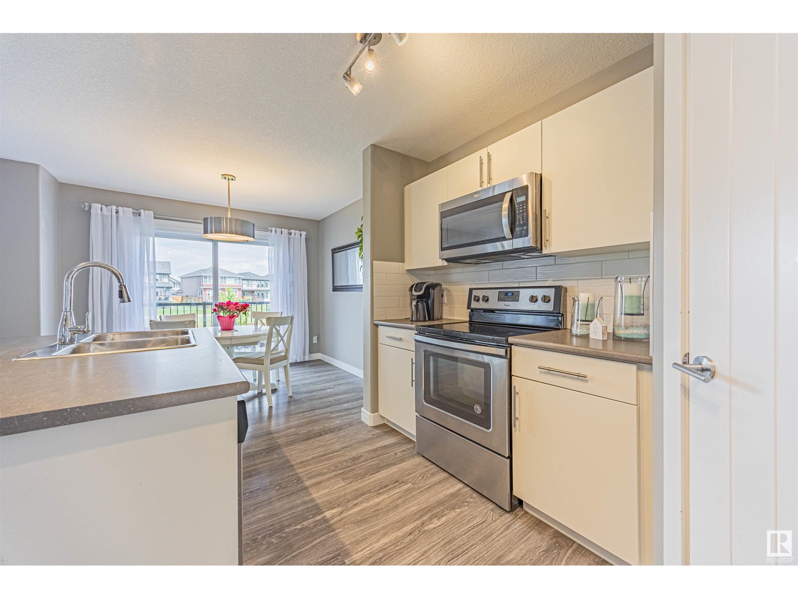 Photo 47 of 6406 61 Av, Beaumont AB