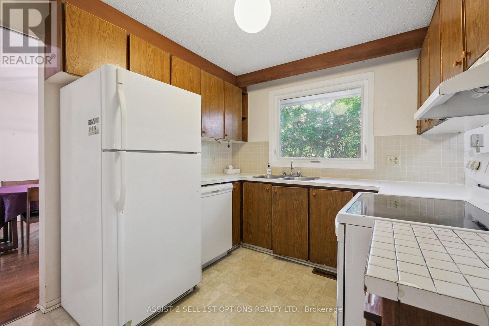 Photo 5 of 19 Moorcroft Road, Ottawa ON