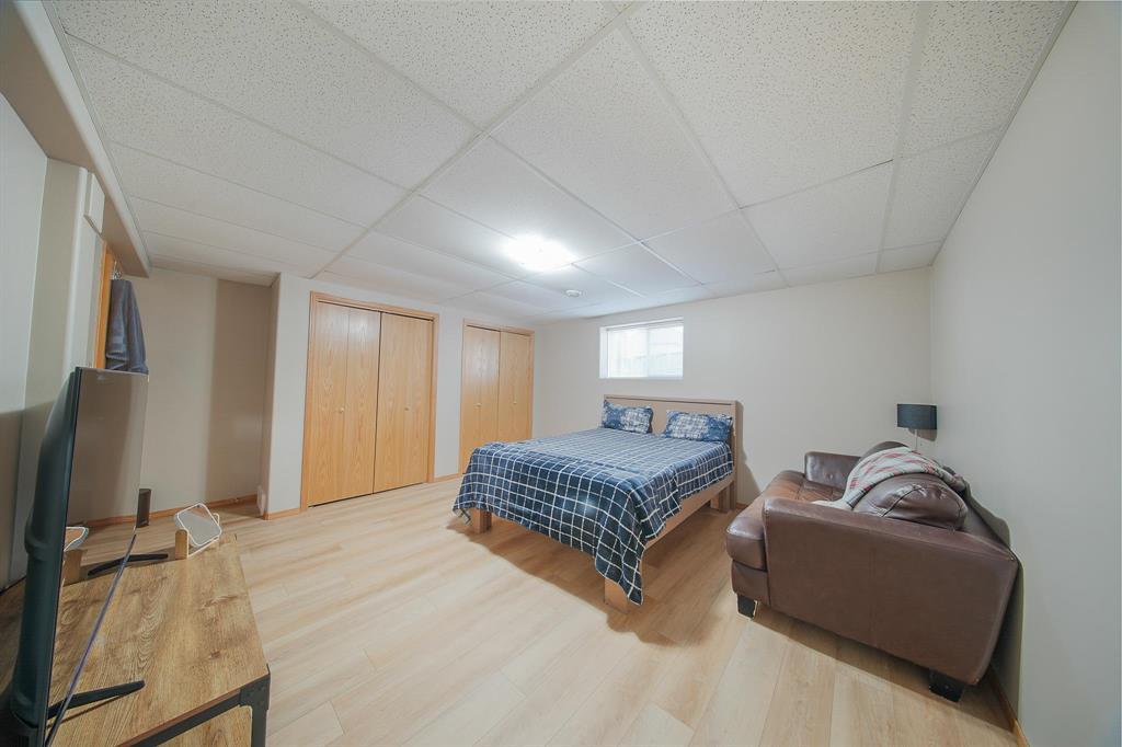 Photo 19 of 39 Sedona Crescent, Winnipeg MB