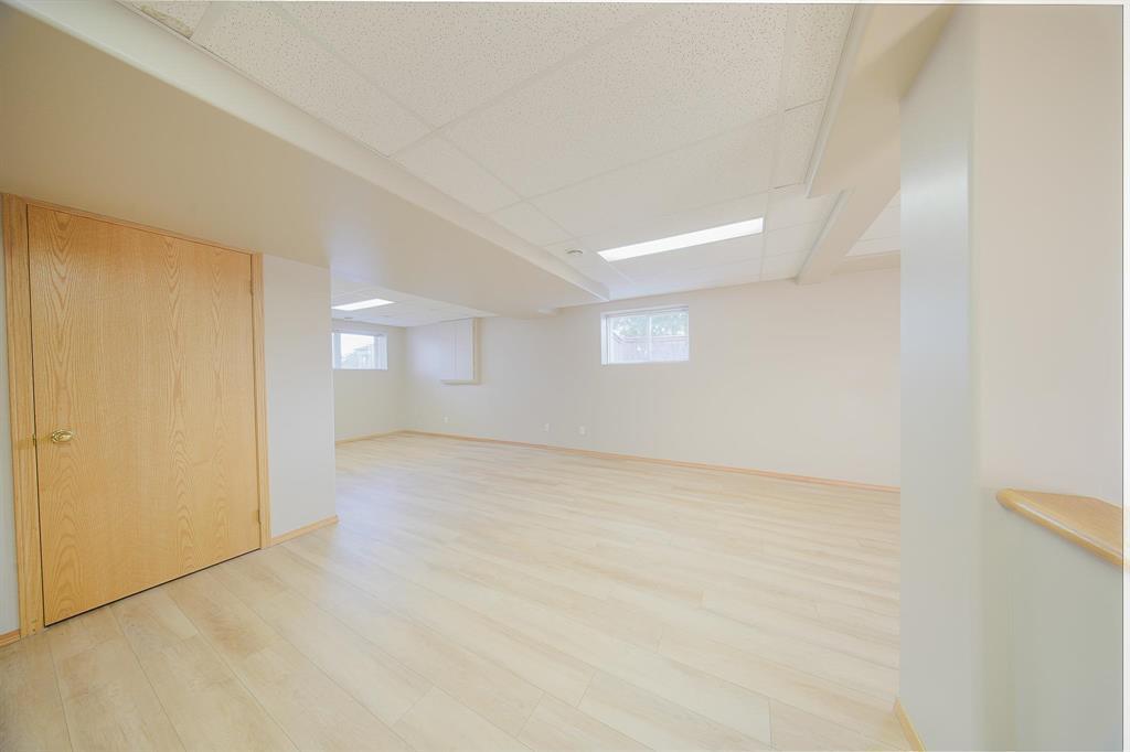 Photo 5 of 39 Sedona Crescent, Winnipeg MB