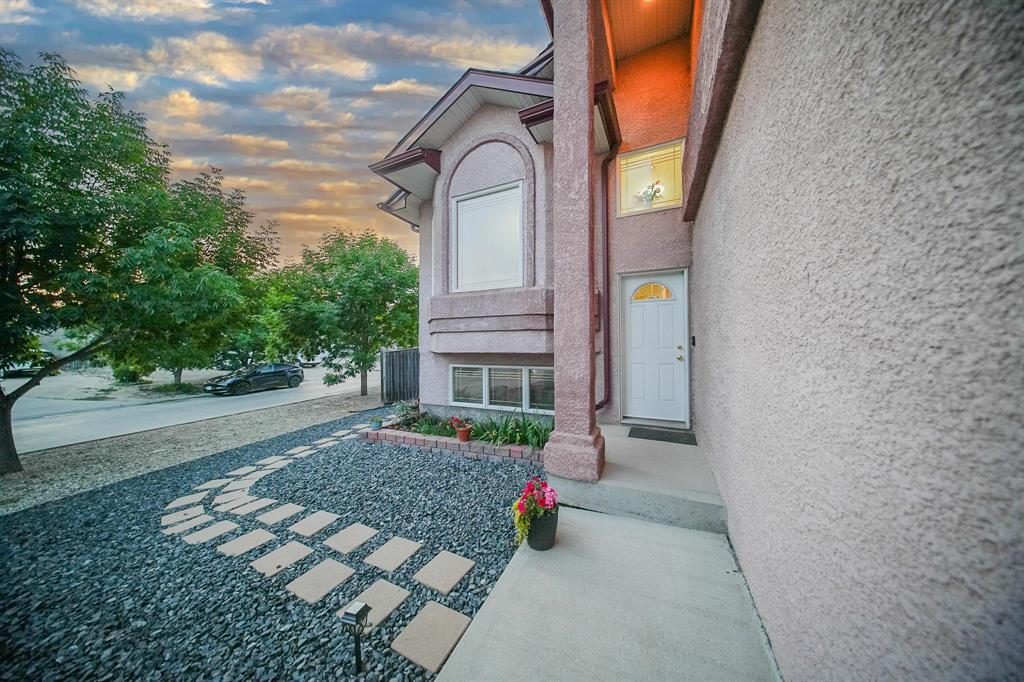 Photo 2 of 39 Sedona Crescent, Winnipeg MB