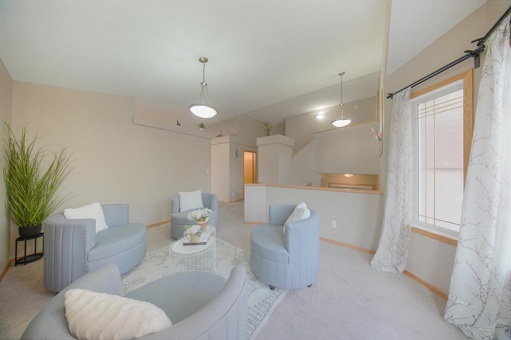 Photo 3 of 39 Sedona Crescent, Winnipeg MB
