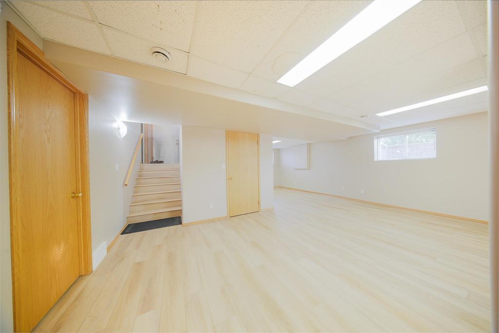 Photo 10 of 39 Sedona Crescent, Winnipeg MB
