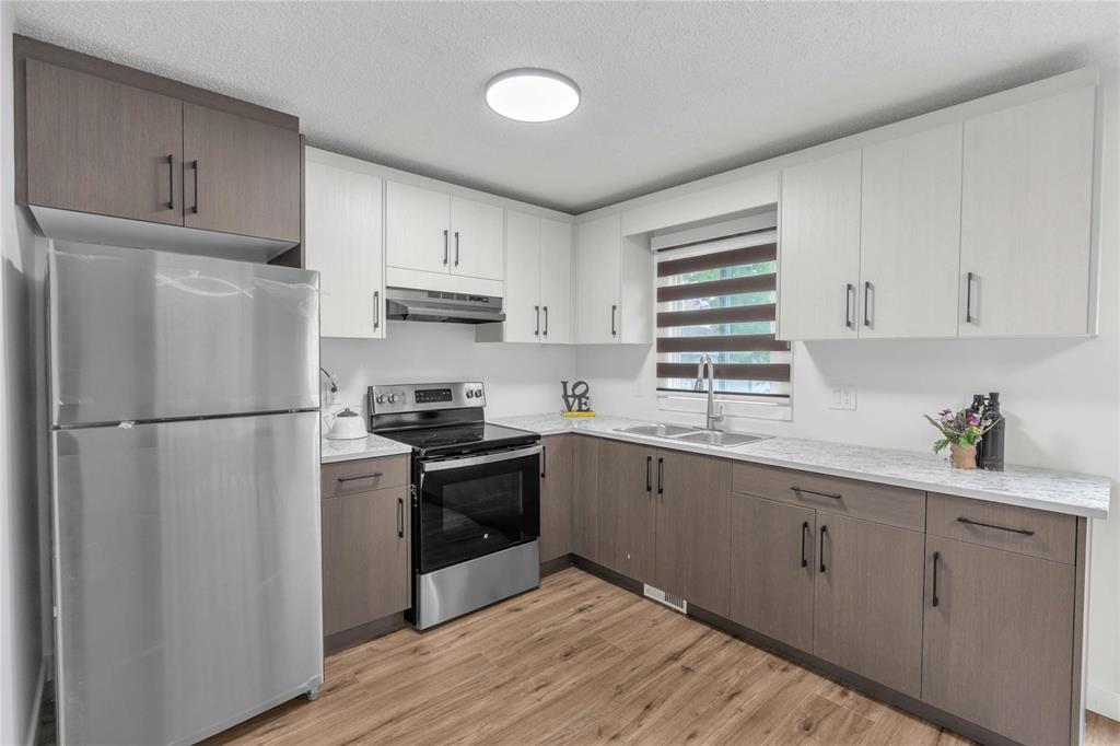 Photo 10 of 158 Kinver Avenue, Winnipeg MB