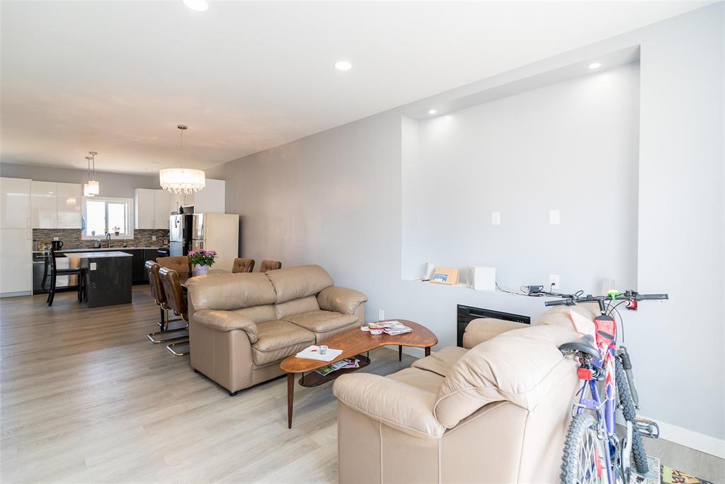 Photo 2 of 1829 Alexander Avenue, Winnipeg MB