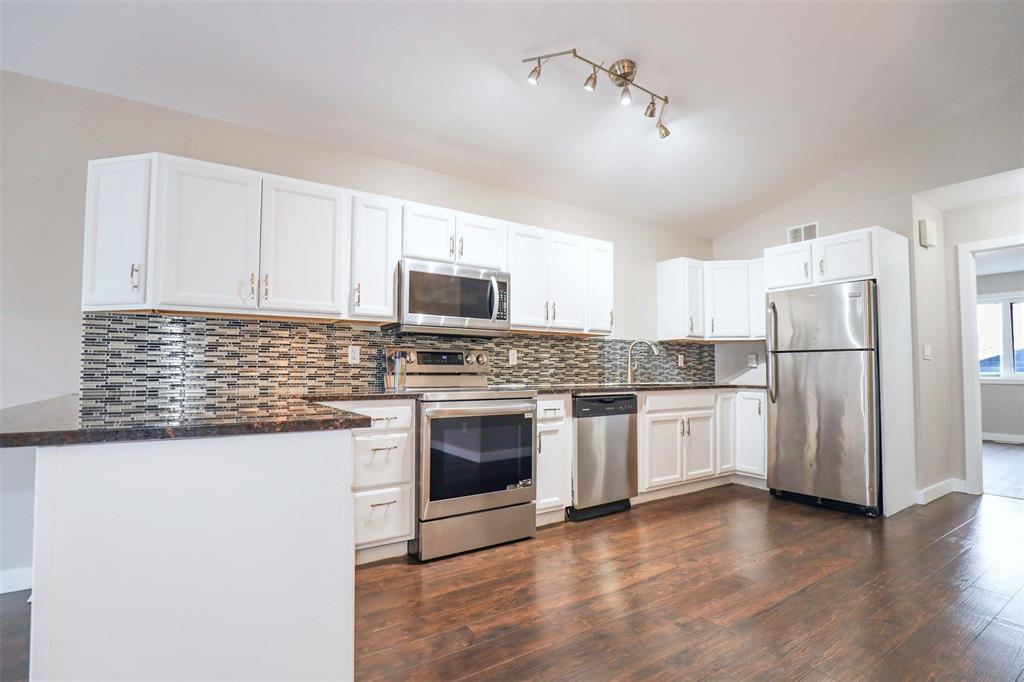 Photo 10 of 562 Jamison Avenue, Winnipeg MB