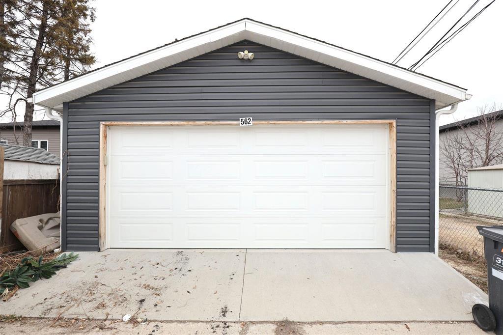 Photo 9 of 562 Jamison Avenue, Winnipeg MB