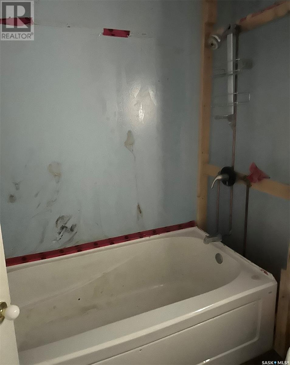 Photo 19 of 1031 3rd Avenue Ne, Moose Jaw SK