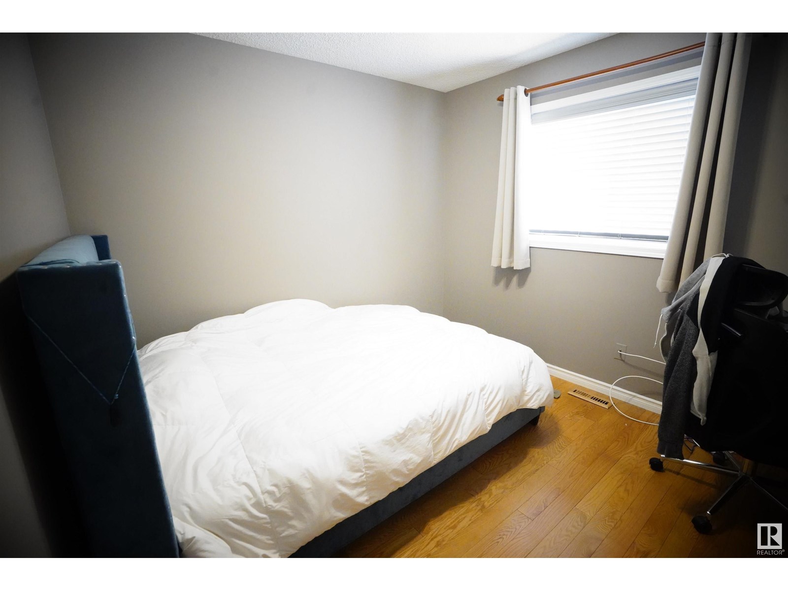 Photo 17 of 15716 68 St Nw, Edmonton AB
