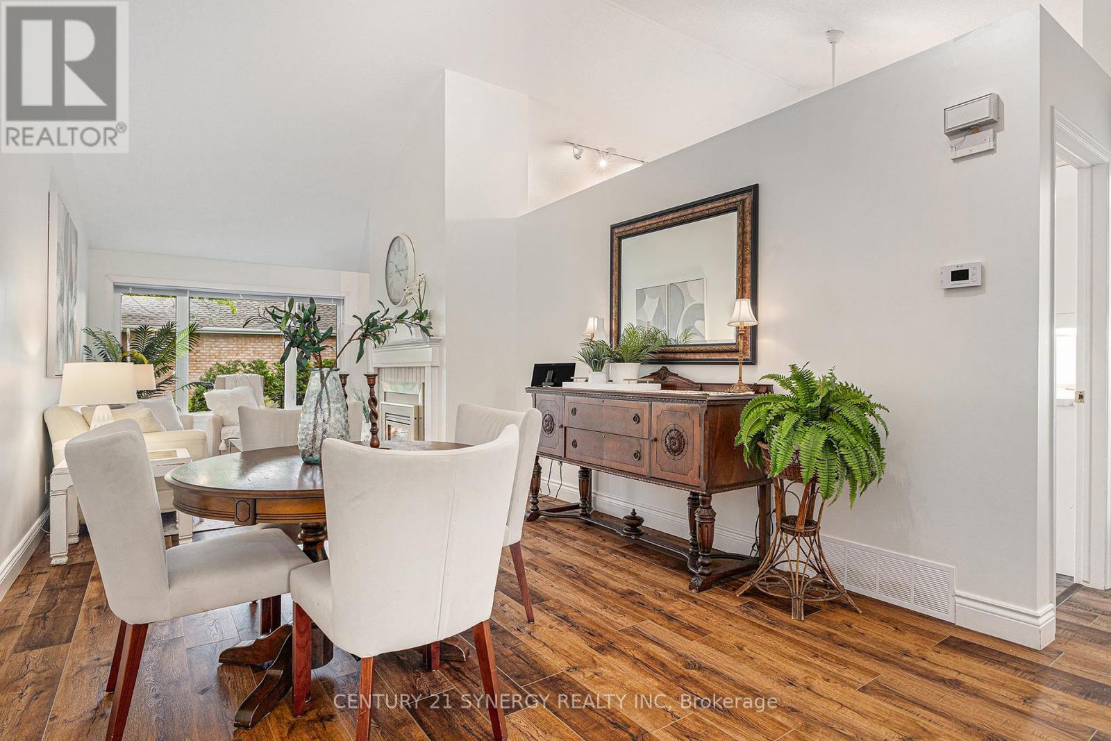 Photo 10 of 44 Innesbrook Court, Ottawa ON