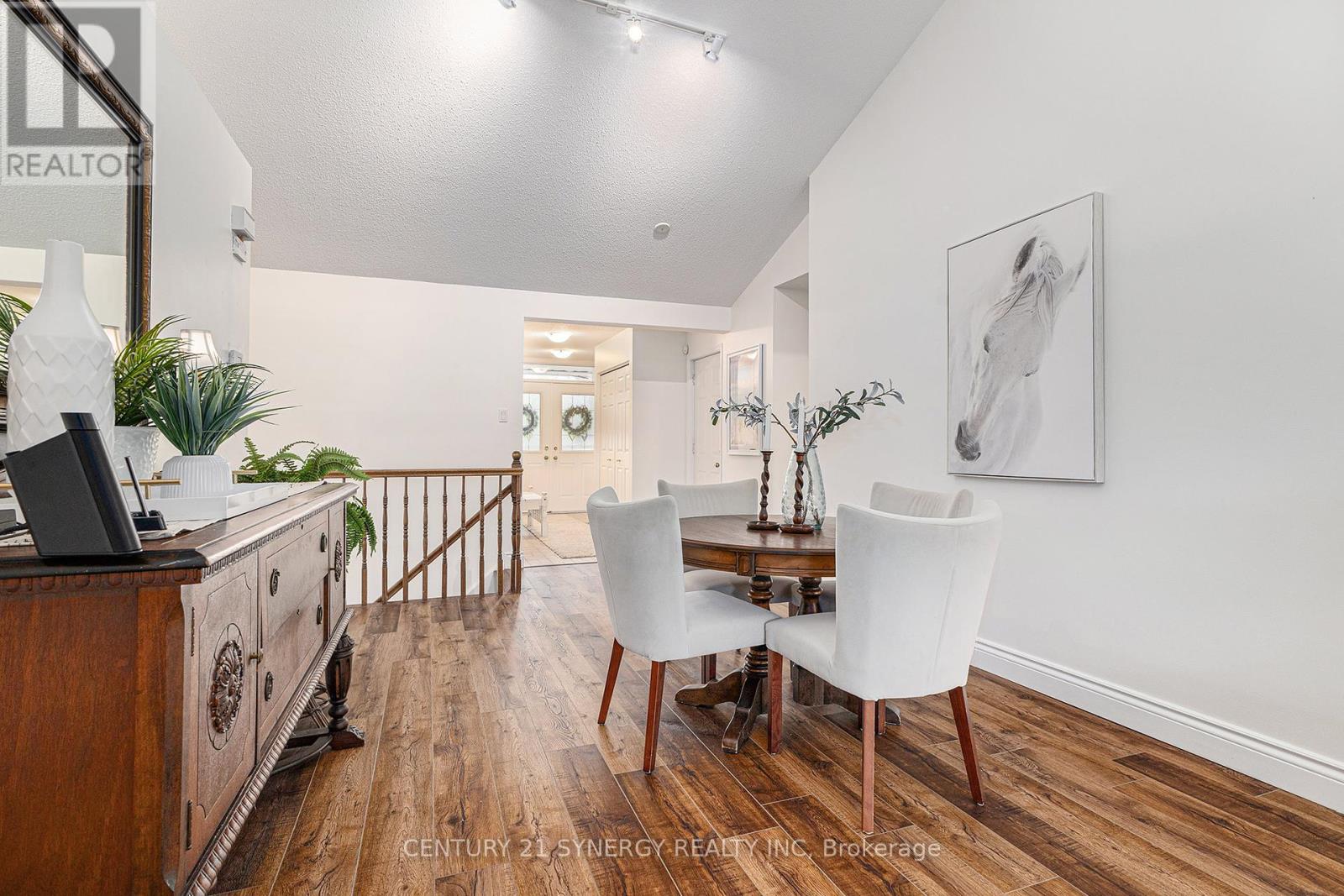 Photo 8 of 44 Innesbrook Court, Ottawa ON