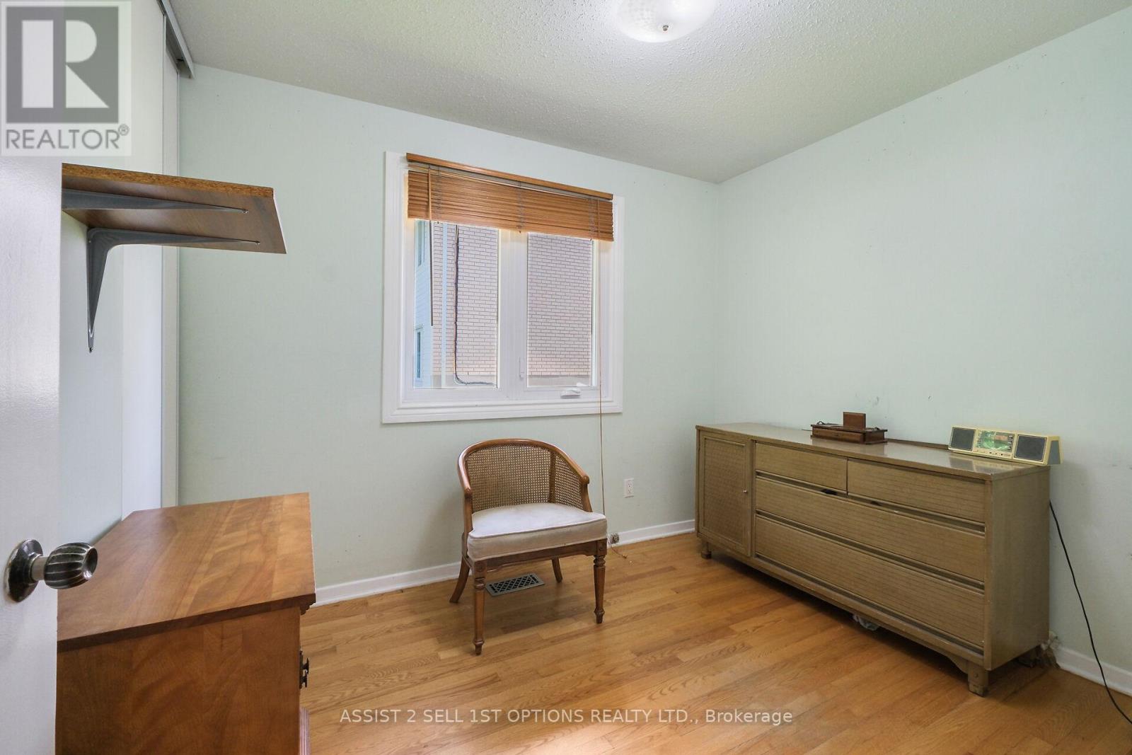 Photo 4 of 24 Barnes Crescent, Ottawa ON