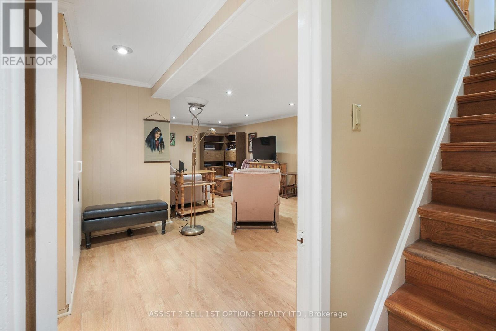 Photo 3 of 24 Barnes Crescent, Ottawa ON