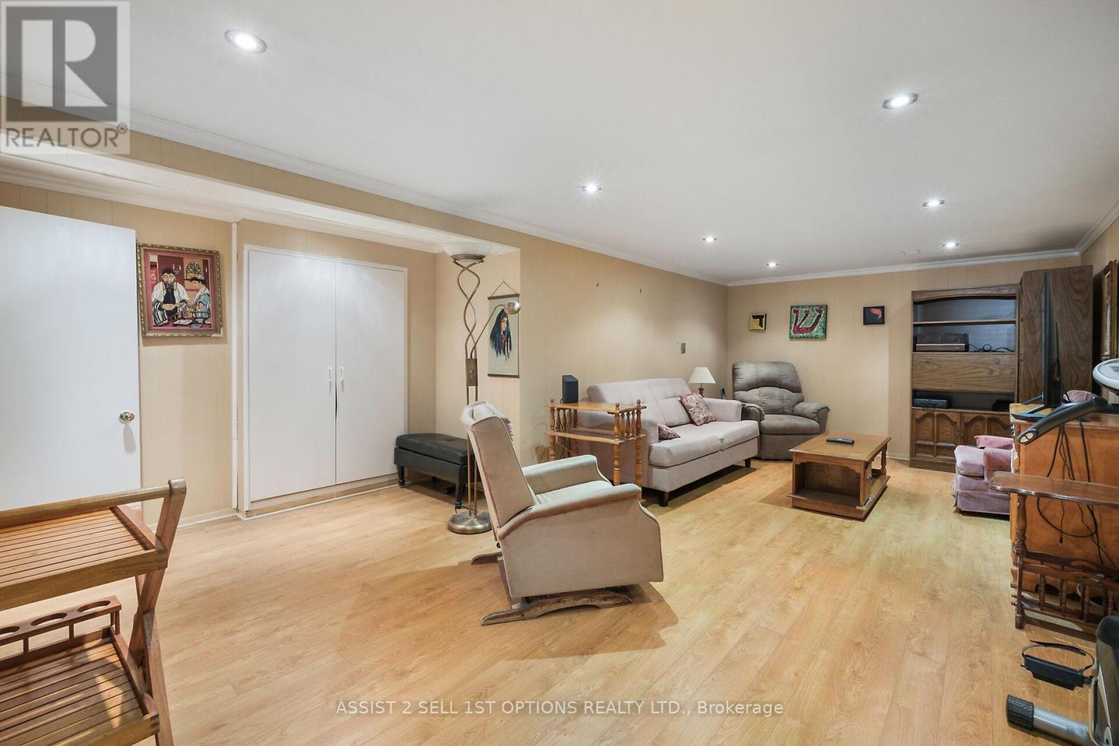 Photo 10 of 24 Barnes Crescent, Ottawa ON