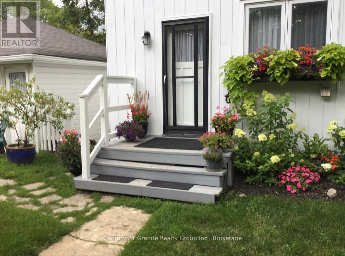 Photo 4 of 110 Bridge Street W, Belleville ON