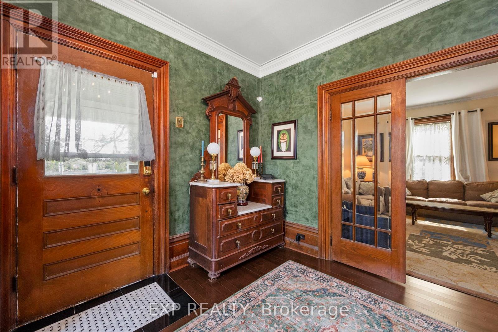 Photo 8 of 145 High Street, Georgina ON