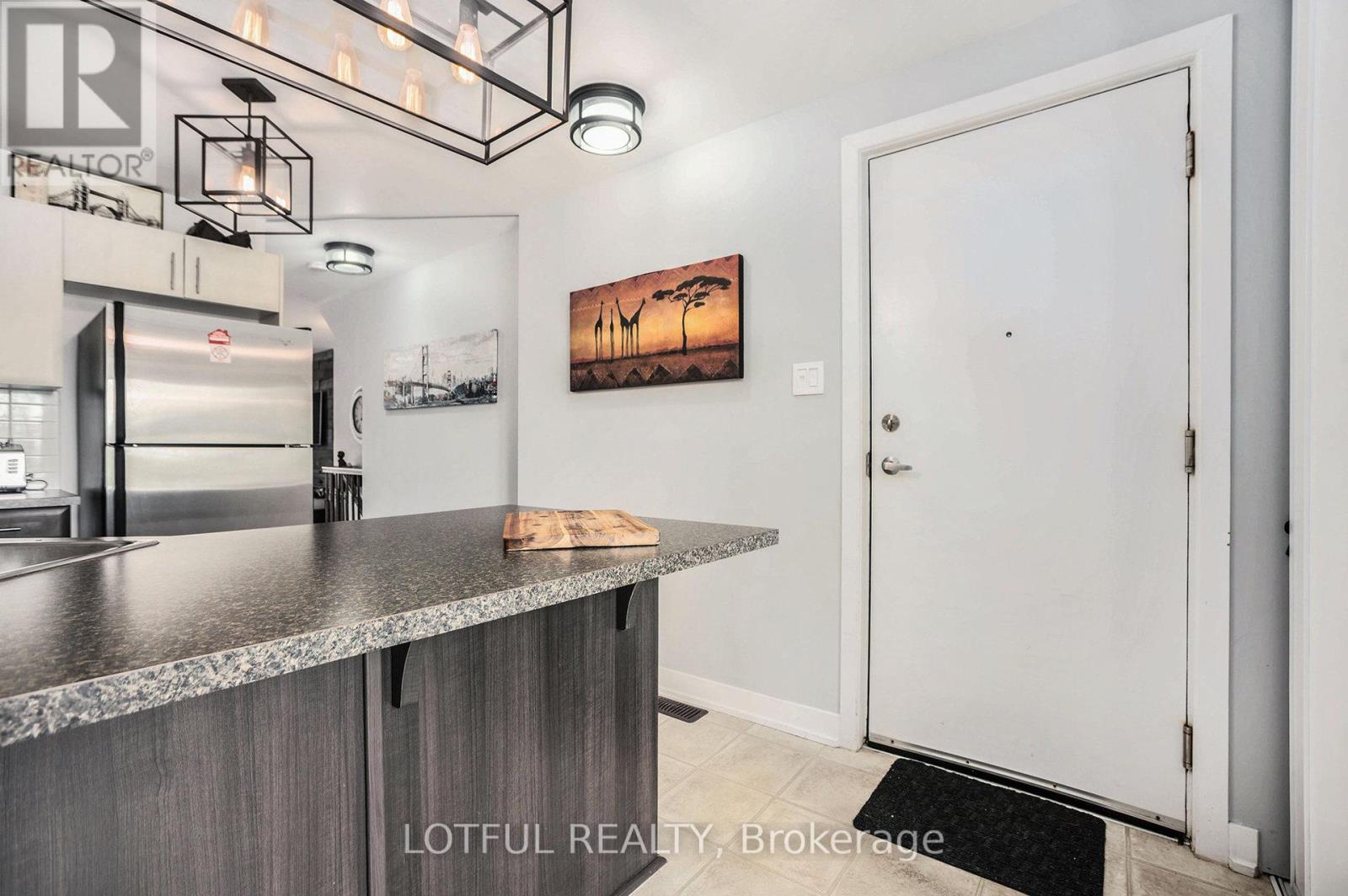 Photo 2 of A 2016 Dorima Street, Ottawa ON