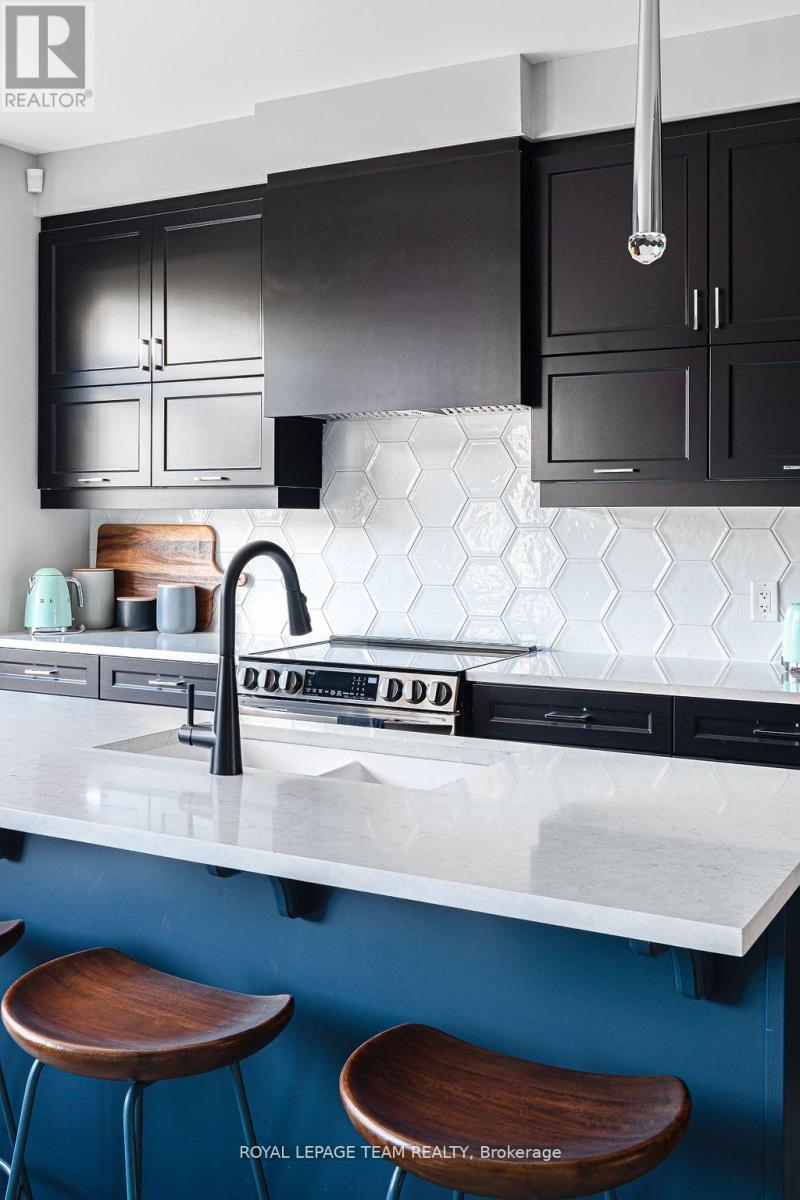 Photo 9 of 105 Laurel Private, North Grenville ON