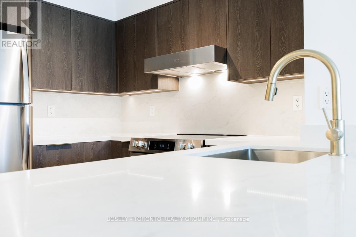 Photo 29 of 610 219 Fort York Boulevard, Toronto ON