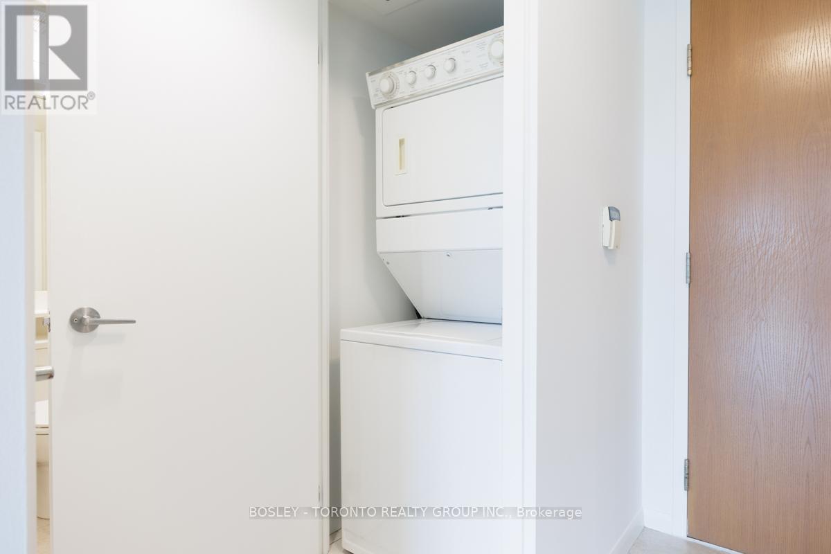Photo 30 of 610 219 Fort York Boulevard, Toronto ON