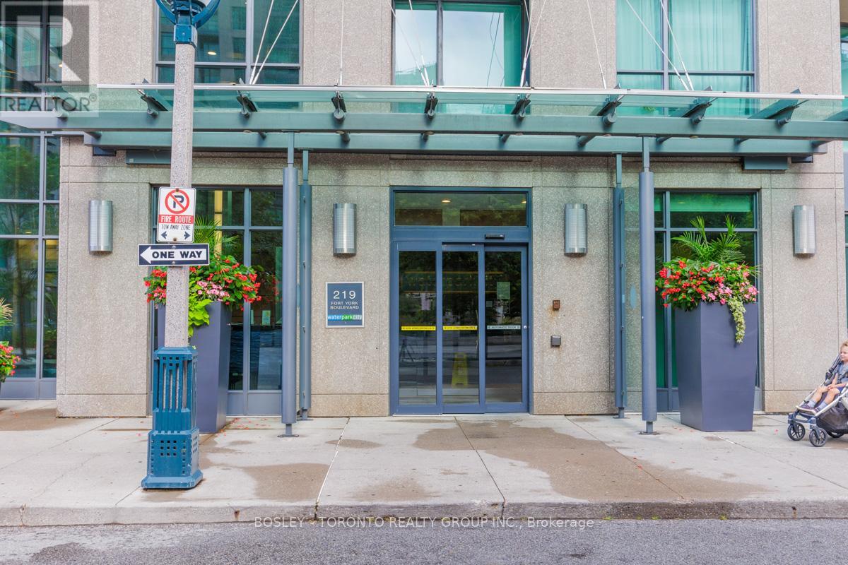 Photo 2 of 610 219 Fort York Boulevard, Toronto ON