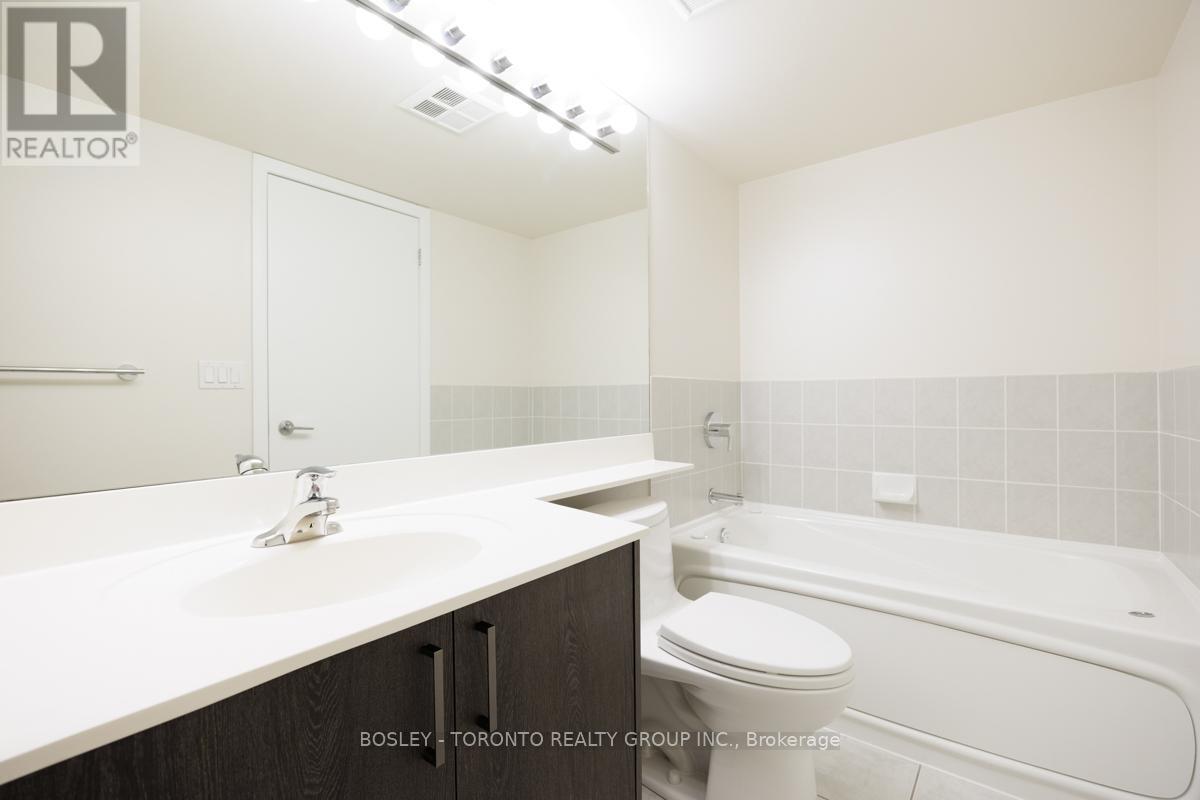 Photo 5 of 610 219 Fort York Boulevard, Toronto ON