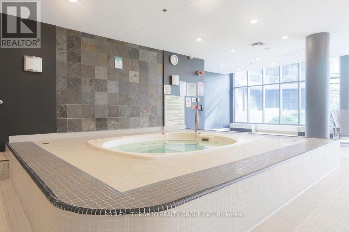 Photo 21 of 610 219 Fort York Boulevard, Toronto ON