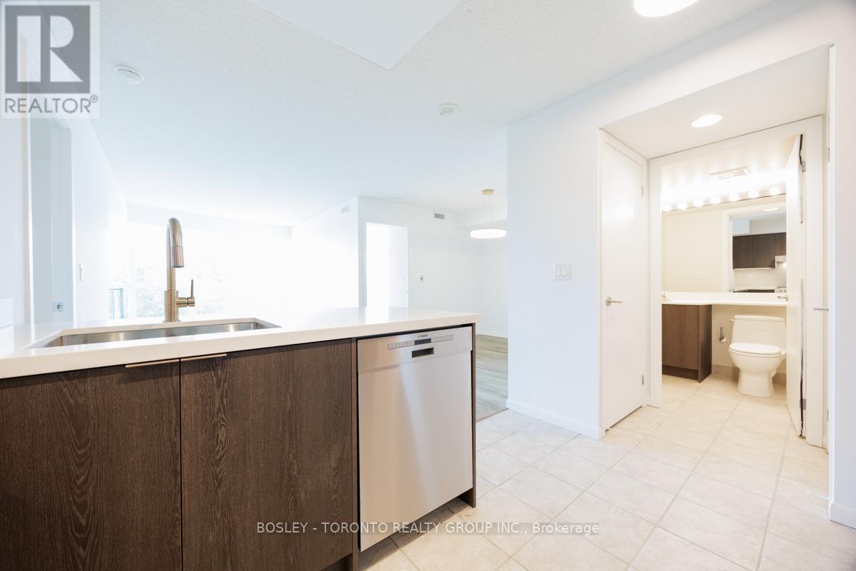 Photo 15 of 610 219 Fort York Boulevard, Toronto ON