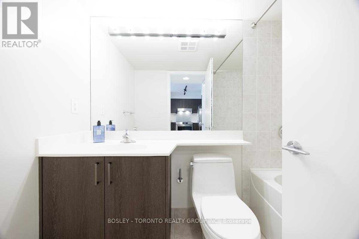 Photo 17 of 610 219 Fort York Boulevard, Toronto ON