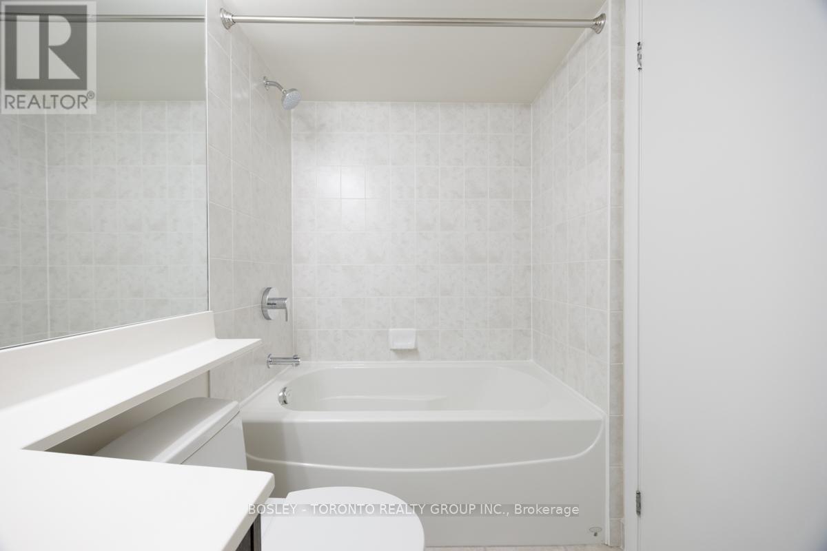Photo 25 of 610 219 Fort York Boulevard, Toronto ON