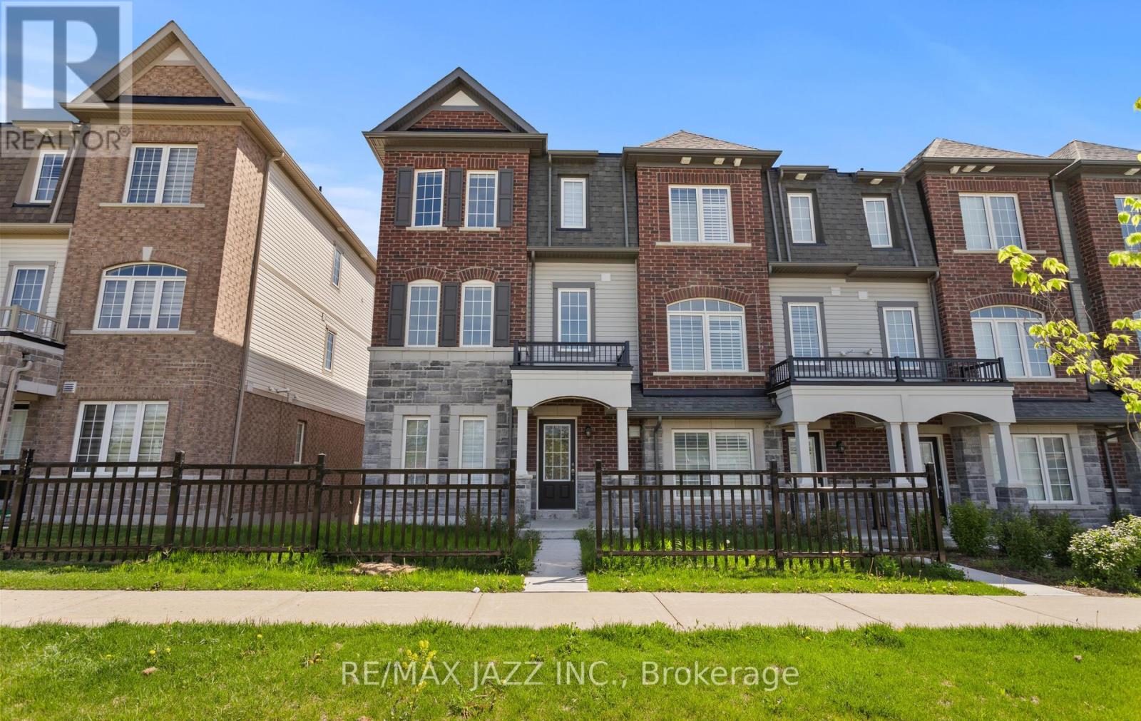 Photo 3 of 87 Honey Crisp Lane, Clarington ON
