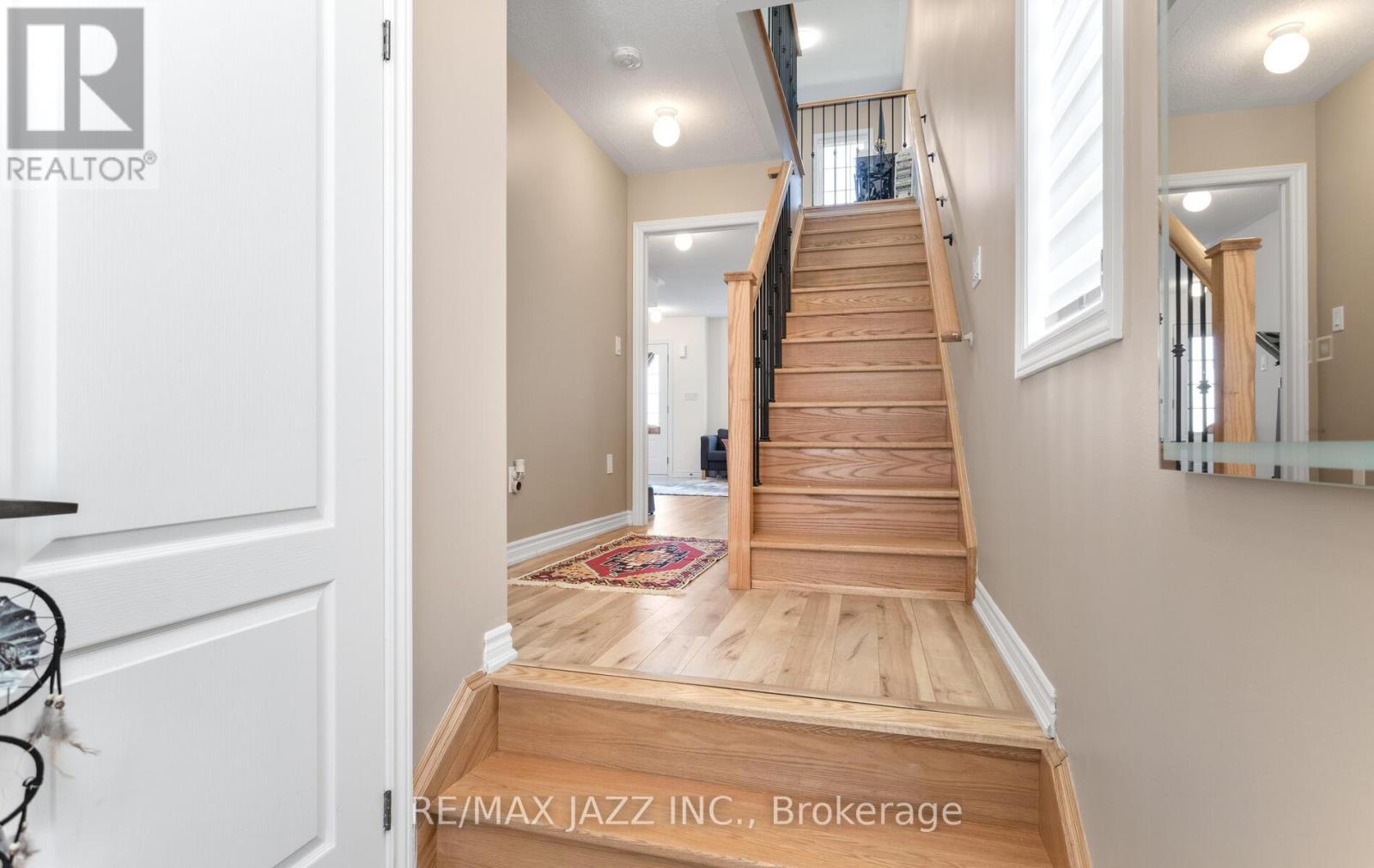 Photo 6 of 87 Honey Crisp Lane, Clarington ON