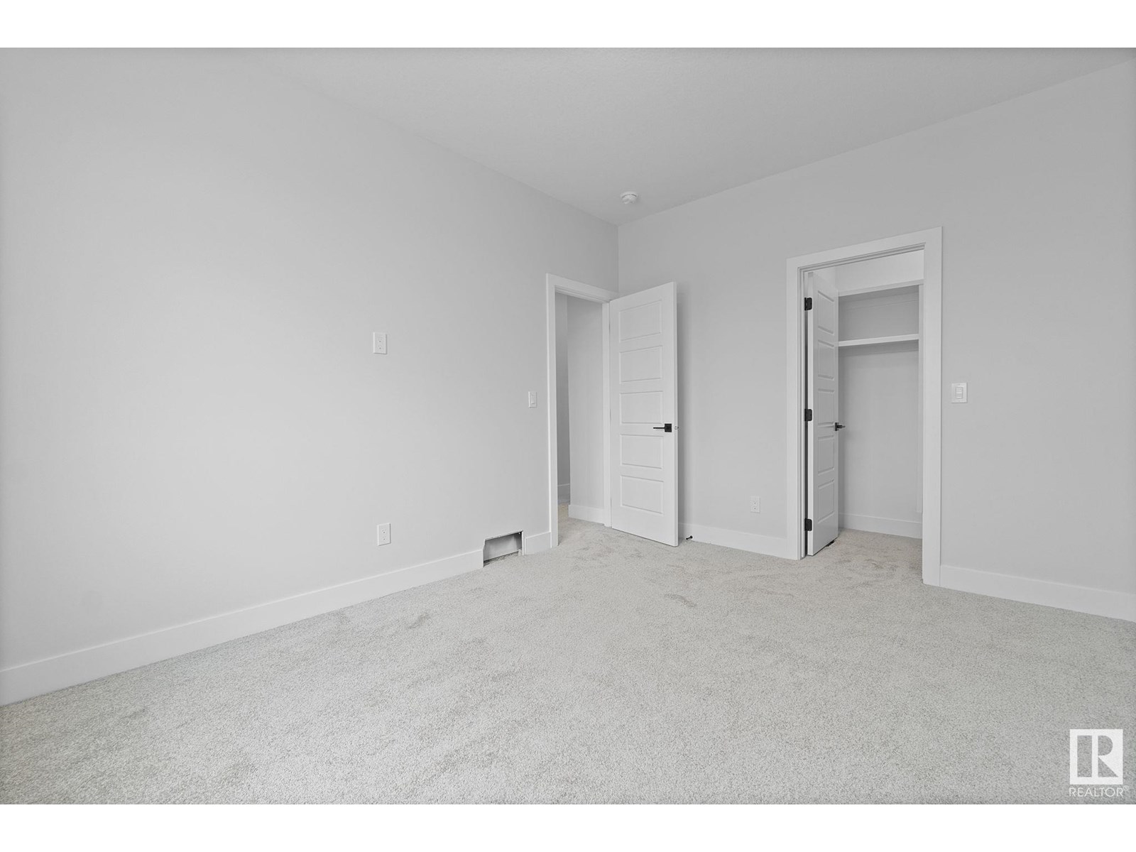 Photo 3 of 8105 Gourlay Pl Nw, Edmonton AB
